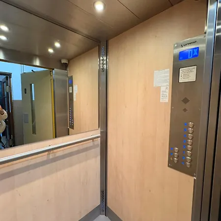 Comfy - Old Town Apartment